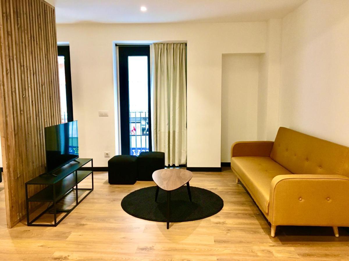 Loft De Diseno Con Balcon Daire Figueres  Dış mekan fotoğraf