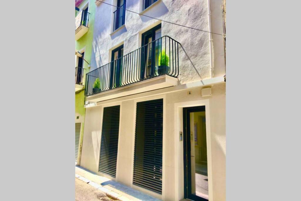 Loft De Diseno Con Balcon Daire Figueres  Dış mekan fotoğraf