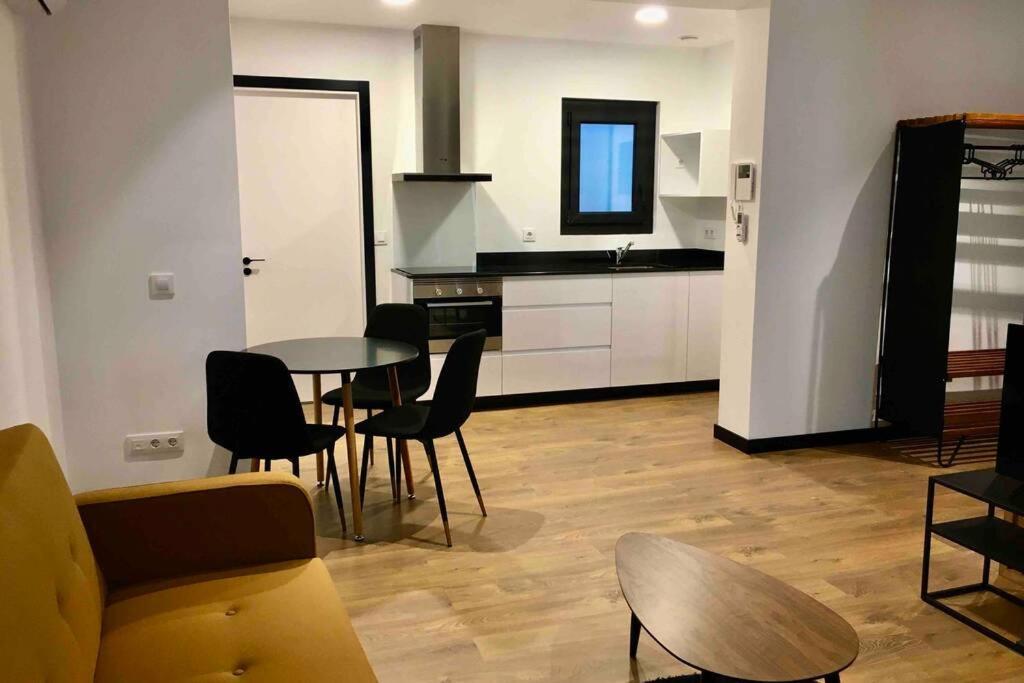 Loft De Diseno Con Balcon Daire Figueres  Dış mekan fotoğraf