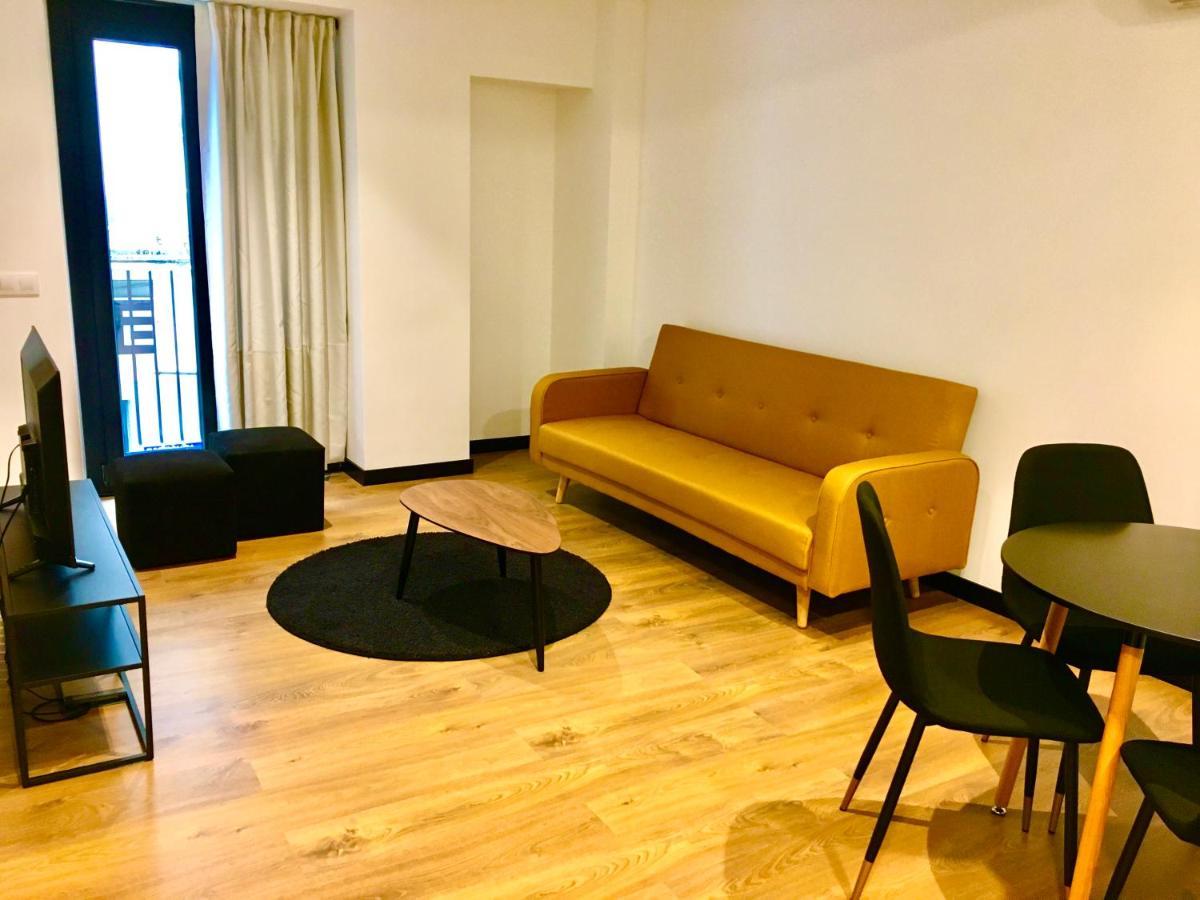 Loft De Diseno Con Balcon Daire Figueres  Dış mekan fotoğraf